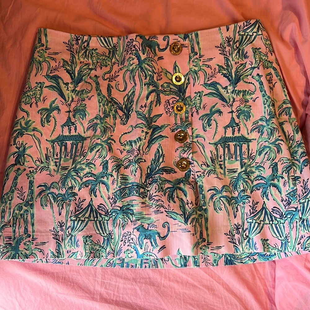 Lilly Pulitzer skort size 4. Great condition